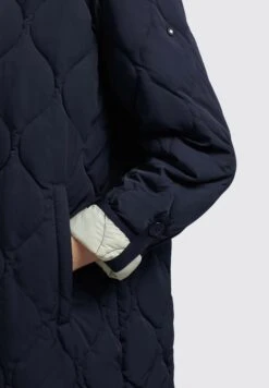 Khujo SIRA - Płaszcz Zimowy - Dunkelblau 12 Khujo SIRA - Płaszcz Zimowy - Dunkelblau -Khujo 6b902c4401ce4bbaa1c403d706629da0